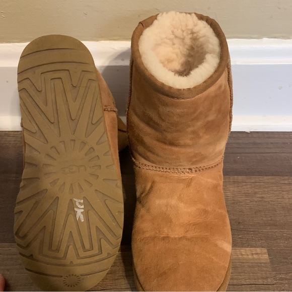 UGGS - Picture 6 of 9